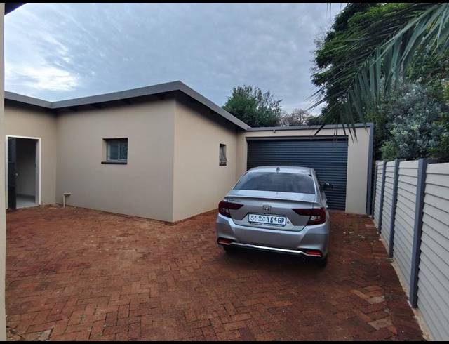 3 BEDROOM HOUSE FOR SALE IN SINOVILLE